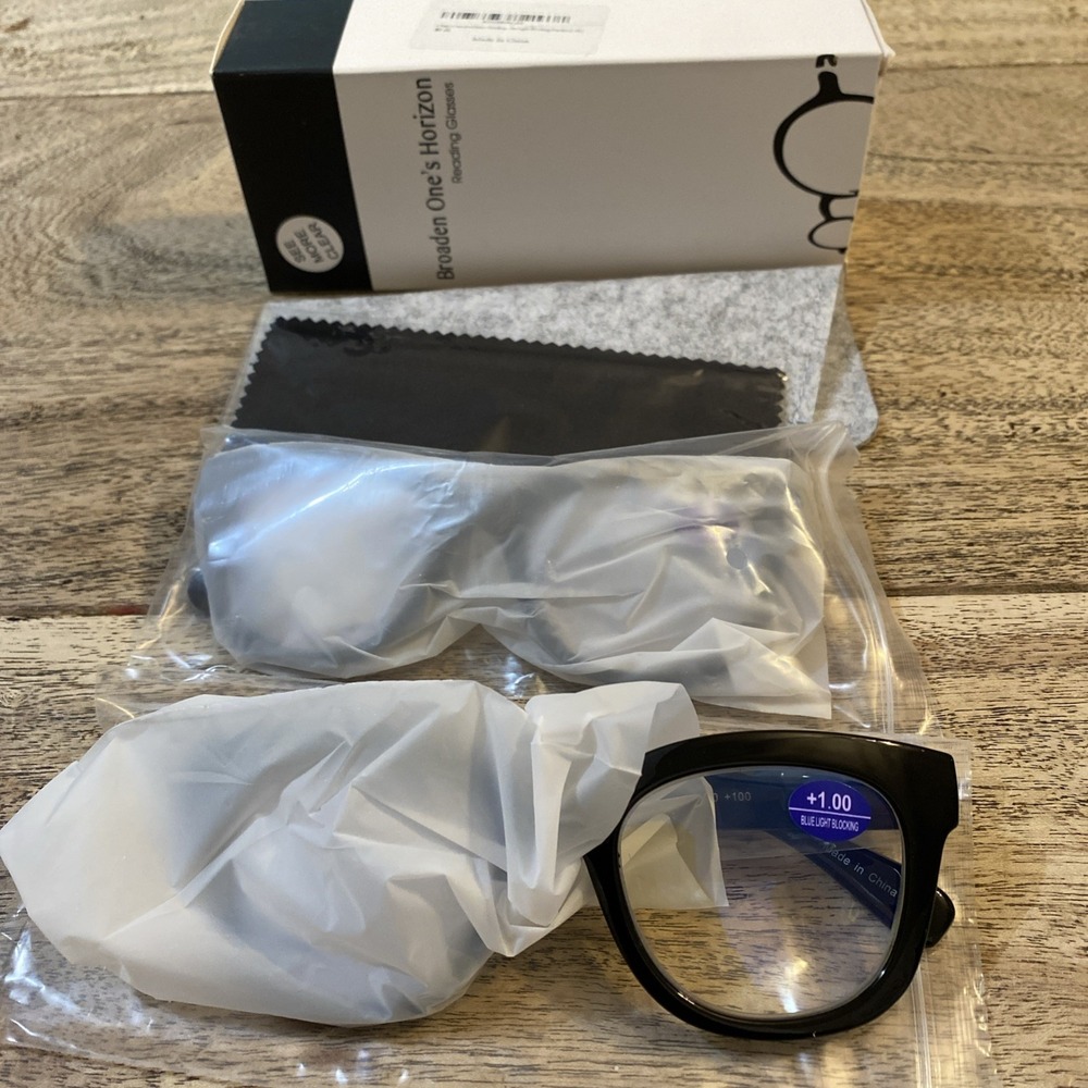 NIB Broaden One's Horizon Reading Glasses Black 1.0x  2 Pair + Case & Rag
